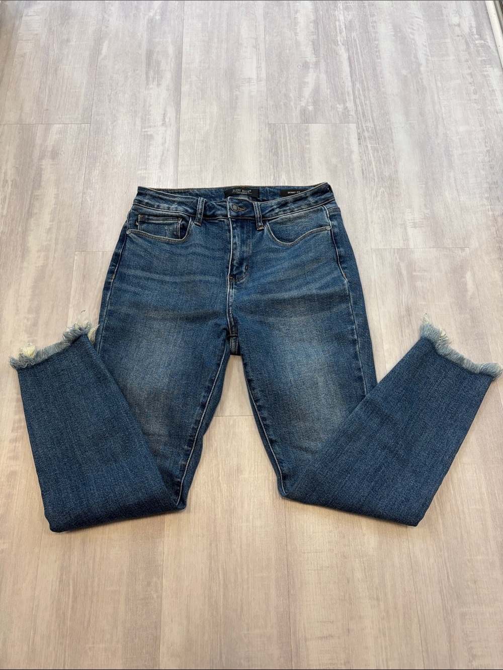 Judy Blue Medium-Dark Blue High-Rise Cropped Jeans with Frayed Ankles